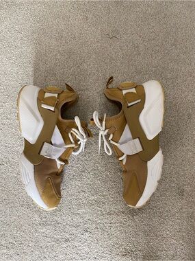 Women’s Nike Athletic Sneakers in Tan and White - Stylish Comfort